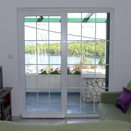In Near Saharun Ferienhaus Veli Rat